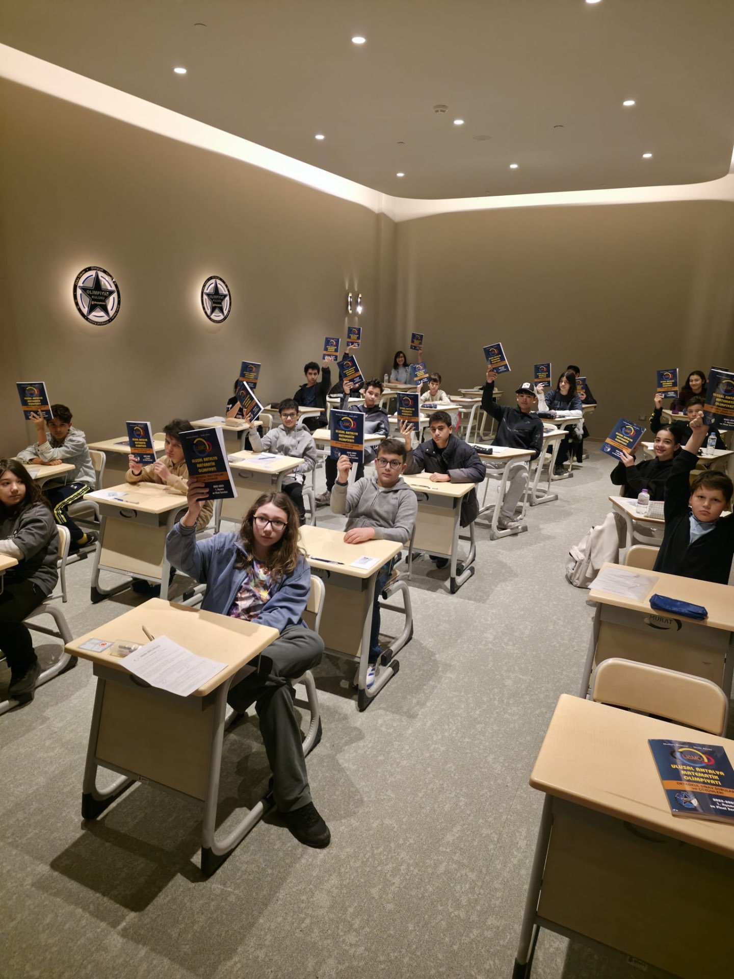 Olimpiyat Kulübü öğrencilerimiz Ulusal Antalya Matematik Olimpiyatı kitabıyla sınıfta
